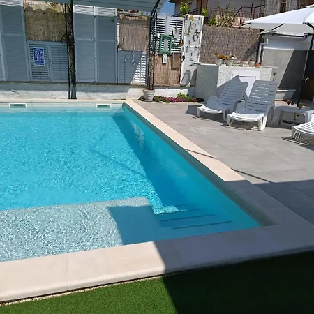 Renoviertes In Mit Privatem Pool Holiday home *