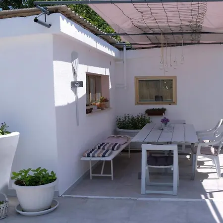 Holiday home Renoviertes In Mit Privatem Pool
