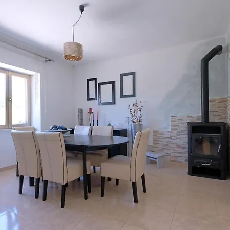 Renoviertes In Mit Privatem Pool Holiday home Pula