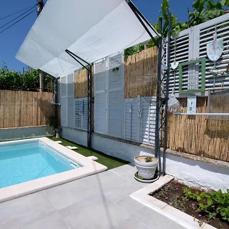 Renoviertes In Mit Privatem Pool Holiday home