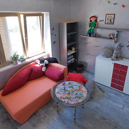 Renoviertes In Mit Privatem Pool Holiday home Pula