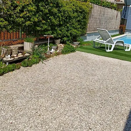 Renoviertes In Mit Privatem Pool